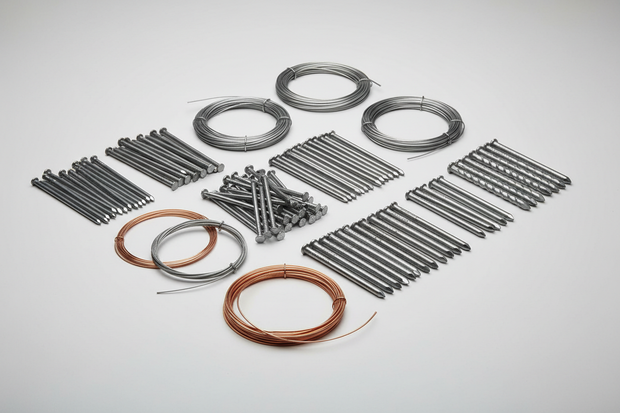 згенеруй фото колекції цвяхів та дротів